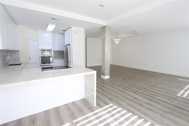 Building Photo - 7392 NW 112th Ct