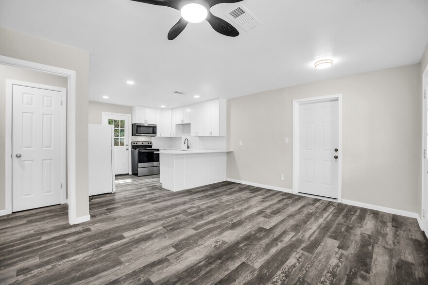 Building Photo - 125 Vandenburg Dr