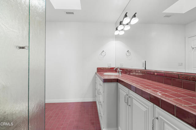 Building Photo - 2102 Buena Vista Dr
