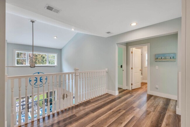 Building Photo - 36 Firethorn Ln