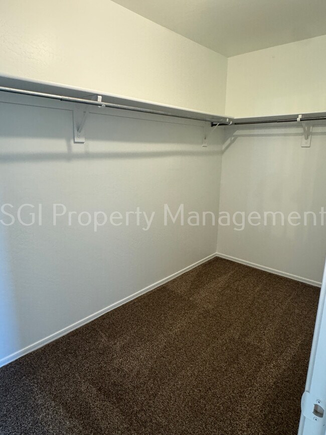 Building Photo - 4113 W Irwin Ave