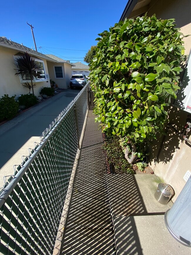 Building Photo - 9059 Lucerne Ave