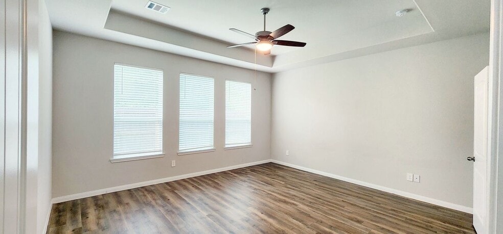 Building Photo - 5759 Cerrillos Dr