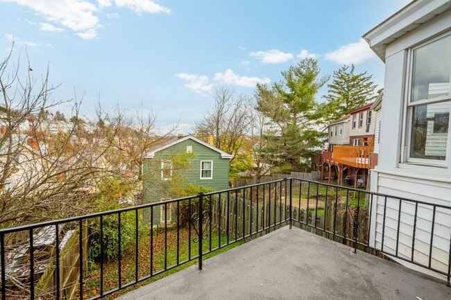 Building Photo - Updated 3 Bedroom home in Carrick availabl...