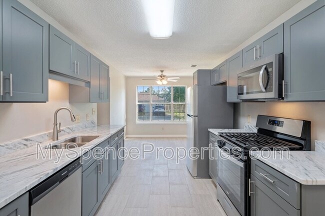 Building Photo - 440 Apple Dr
