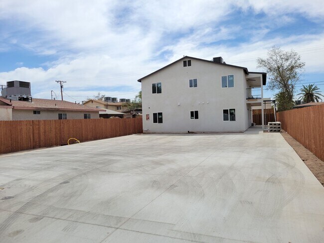 Building Photo - 933 Rockwood Ave