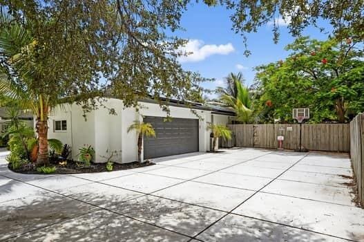 Building Photo - 600 NE 4th St