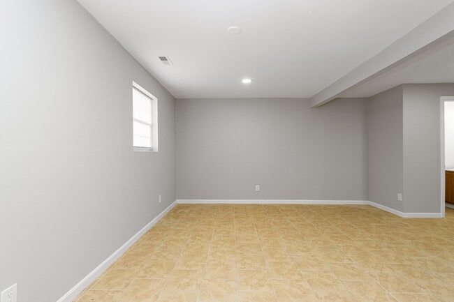 Building Photo - 313 Mews Ct