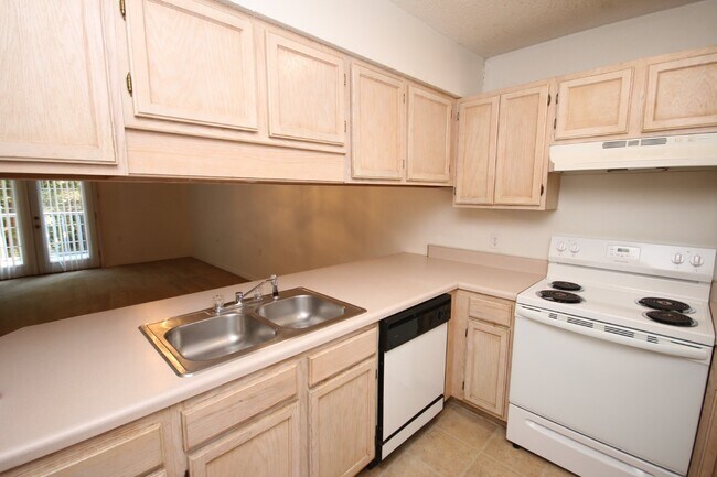 Building Photo - Northeast Pensacola 3/2 attached home for ...