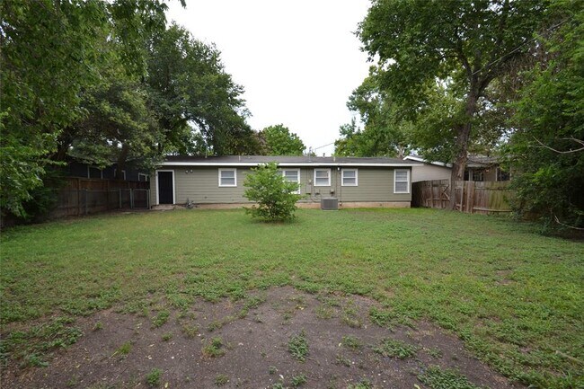 Building Photo - 1211 Ridgemont Dr