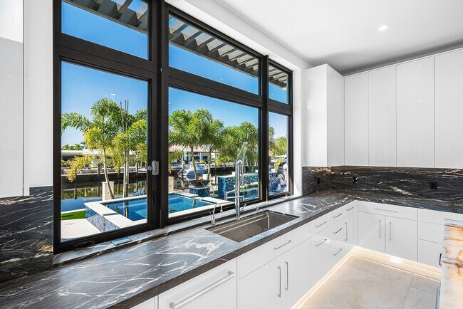 Building Photo - 2650 NE 48th Ct