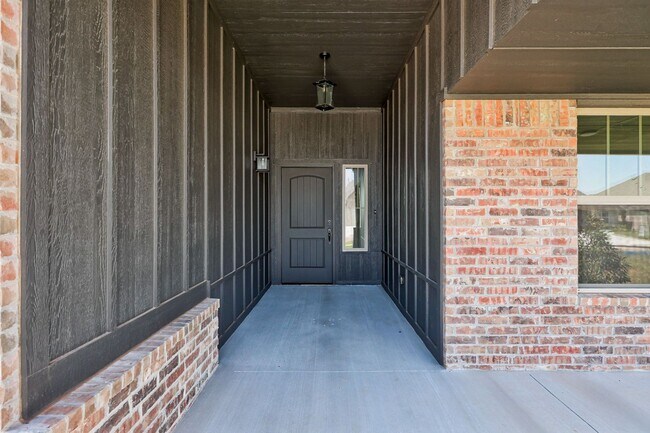 Building Photo - Brand New Home In Mustang!