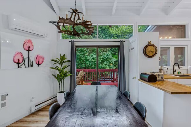 Building Photo - 2364 Willard Rd