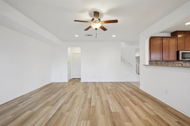 Building Photo - 1001 Lily Pad Ln