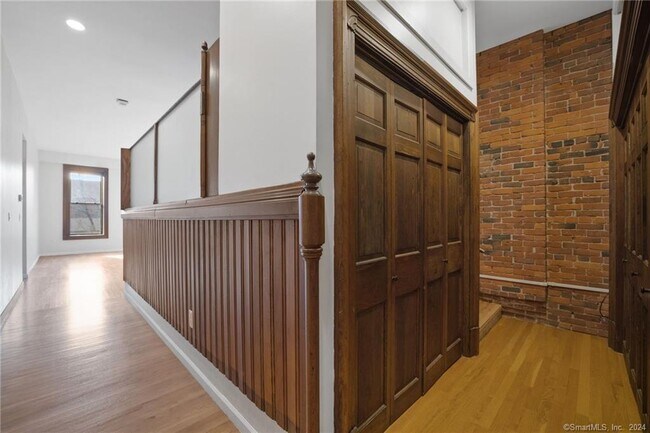 Building Photo - 1 Linden Pl