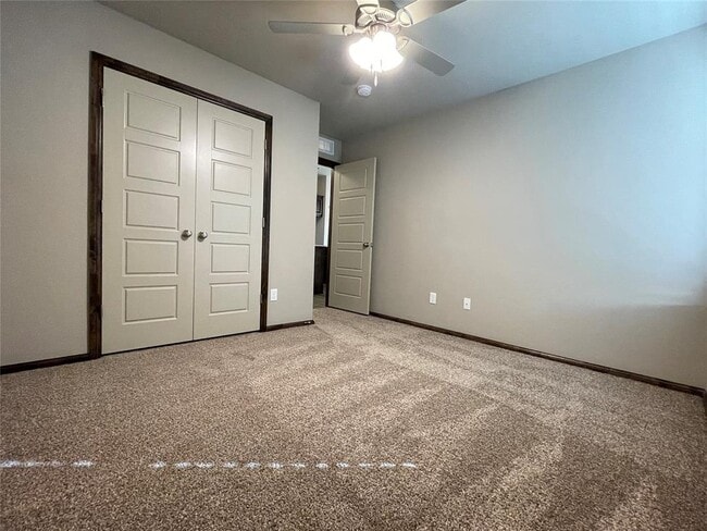 Building Photo - 2033 Sara Vista Dr