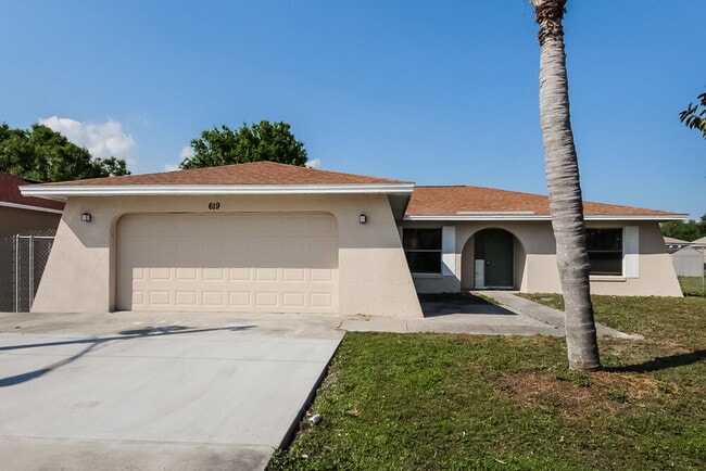 Building Photo - 619 Heraldo Ct