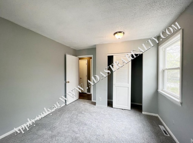Building Photo - Cozy 4 Bedroom 3 Bath in Olathe-Coming SOON!!
