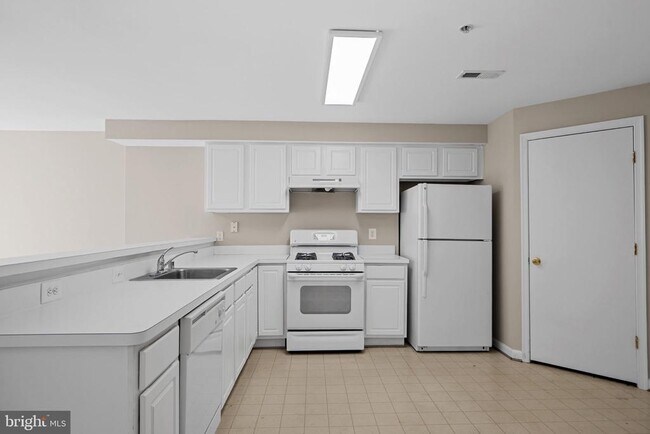 Building Photo - 23404 Rainbow Arch Dr