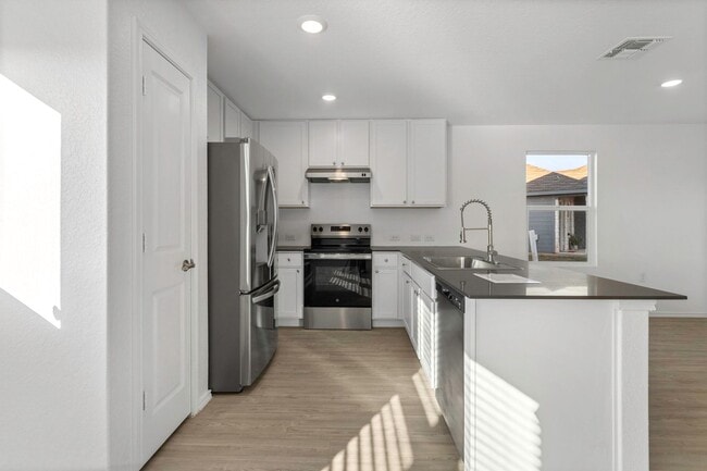 Building Photo - Southside gem! 4 bedrooms, loft, open floor plan less than 10 miles from the Toyota plant