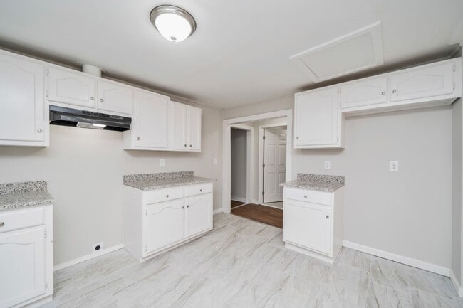 Building Photo - 1812 26th Ave