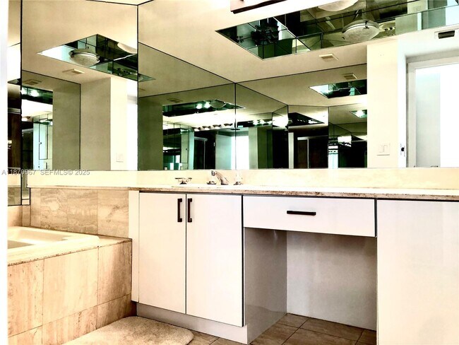 Building Photo - 1000 W Island Blvd