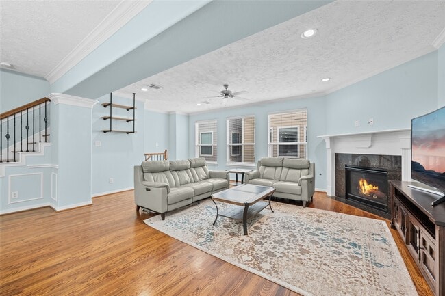 Building Photo - 3410 Skyline Village Dr