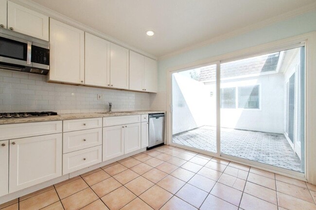 Building Photo - 3bd/2ba single family house in University ...