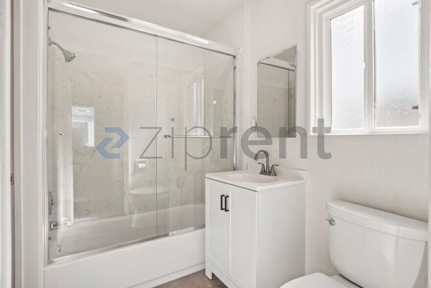 Building Photo - 683 Morva Ct