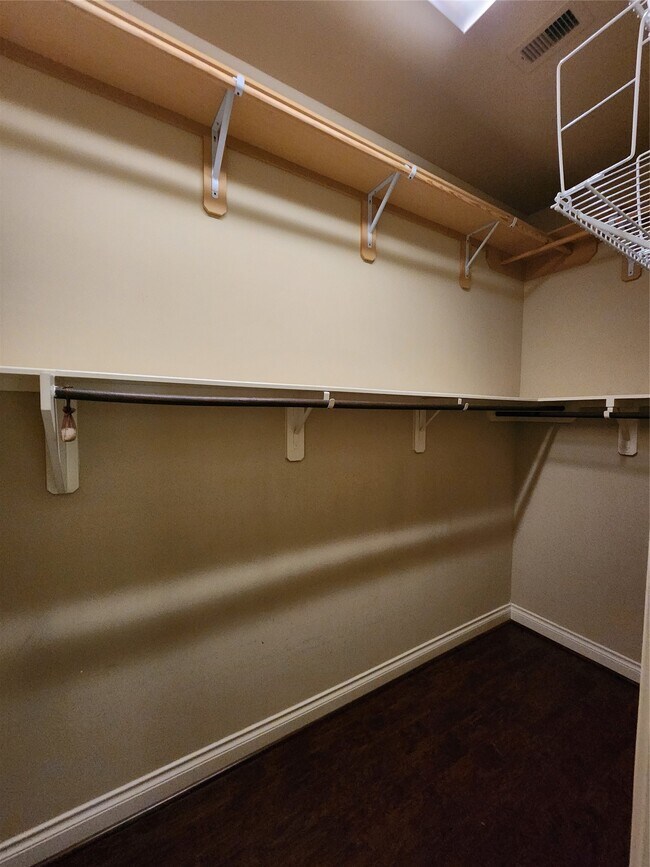 Building Photo - 2019 Sunset Springs Dr