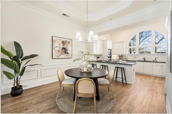 Building Photo - 802 Clifton Heights Ln NE