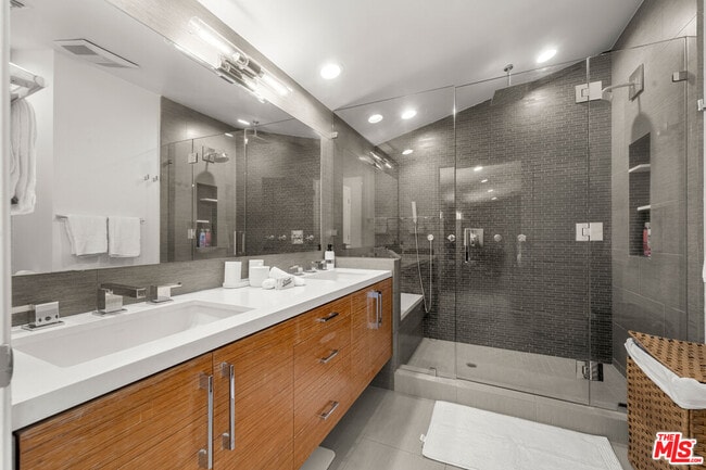 Building Photo - 20159 Hatteras St