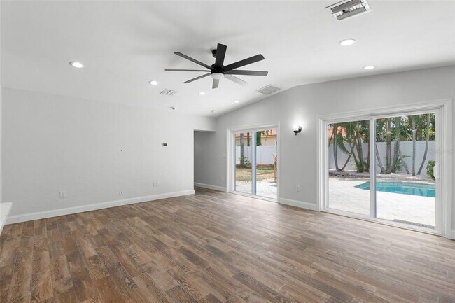 Building Photo - 731 Alda Way NE
