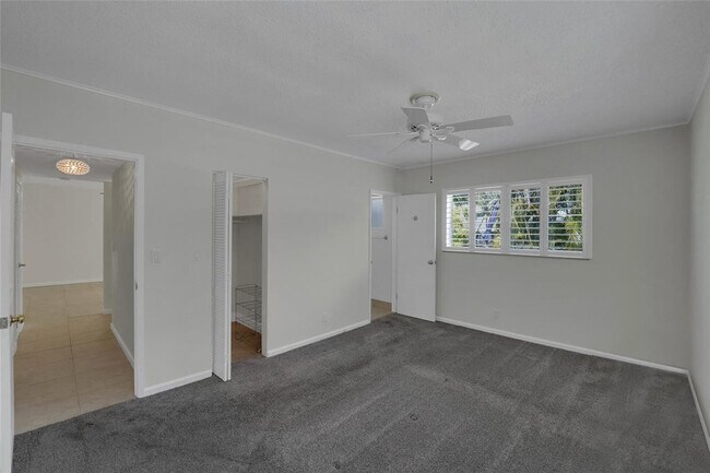 Building Photo - 2725 SE 5th Ct