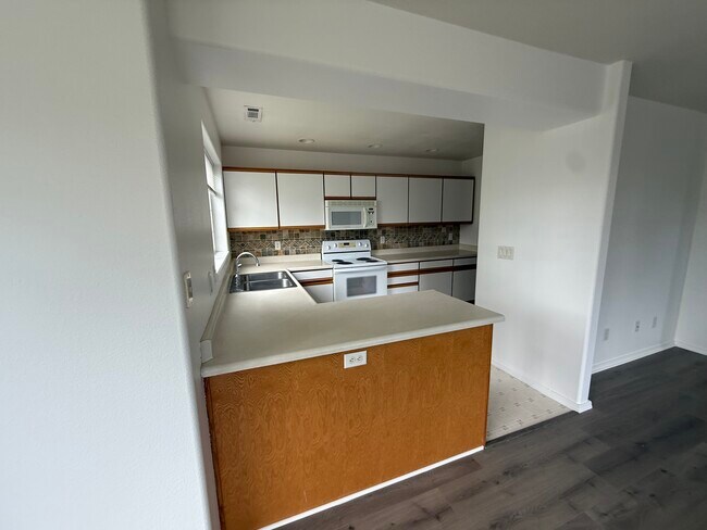 Building Photo - 2940 W Villard St