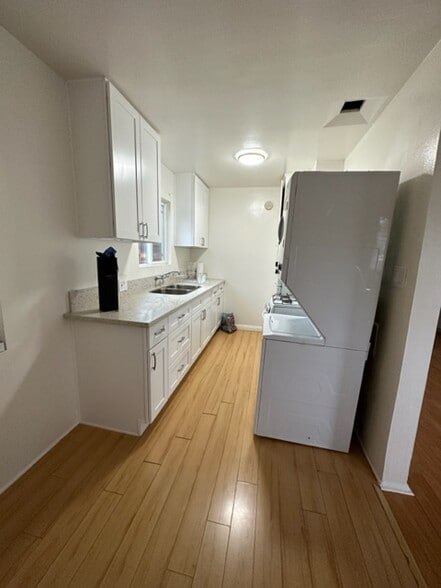 Building Photo - 630 Westbourne Dr