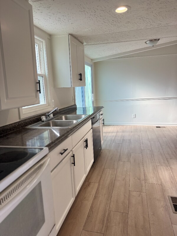 Building Photo - 811 Williams Lake Rd