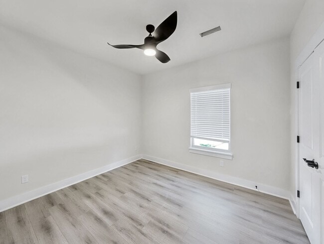Building Photo - 284 Stoneykirk Dr
