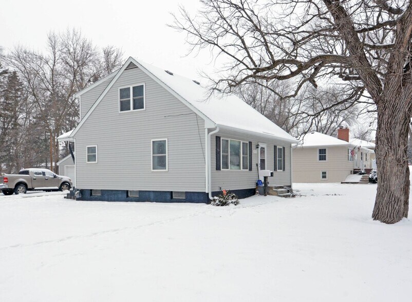 Building Photo - 2153 Green Ave