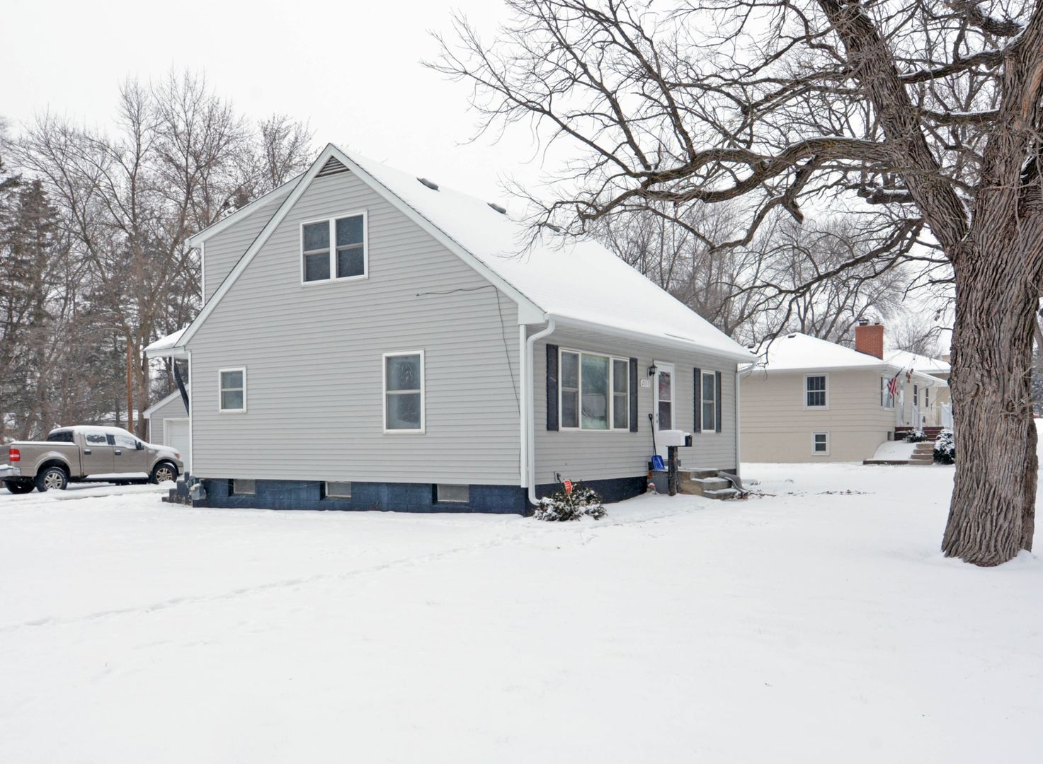 Building Photo - 2153 Green Ave