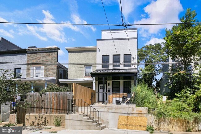 Building Photo - 2670 Braddock St