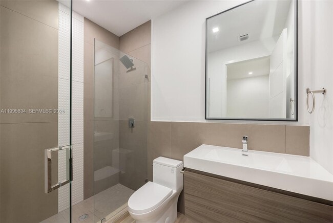 Building Photo - 3164 Plaza St