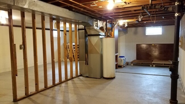 Building Photo - 2 Bedroom Duplex
