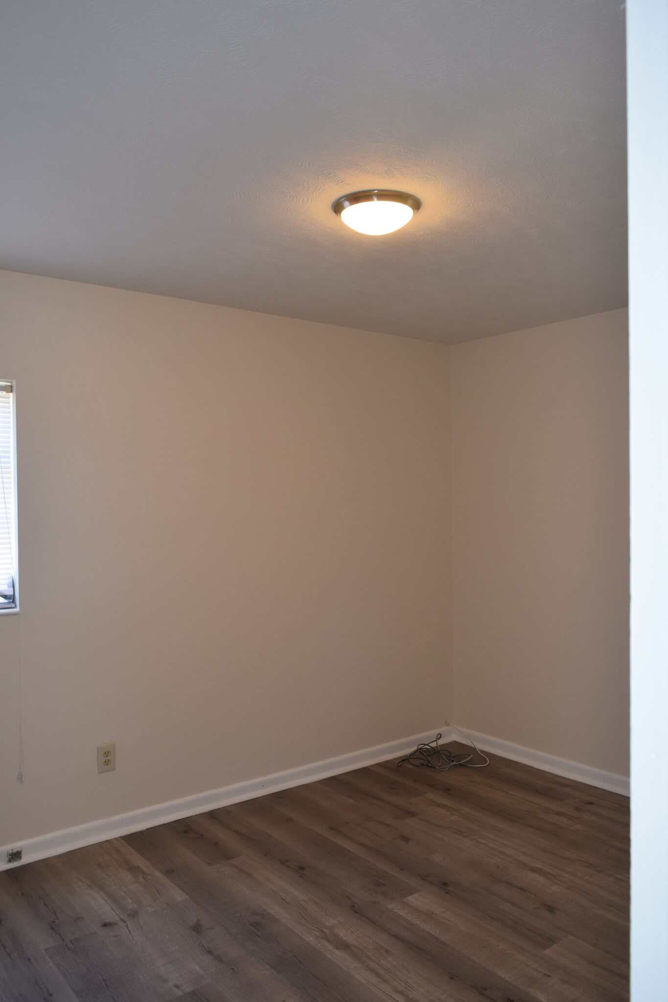 Building Photo - 8114 Meadowglen Dr