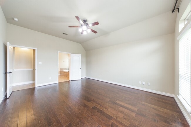 Building Photo - 27106 Cross Pointe Ct