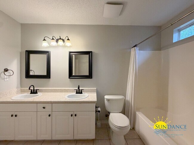 Building Photo - Charming 3 Bedroom Home in Mary Esther near Hurlburt Field!