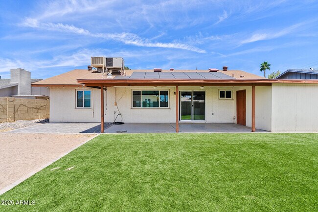 Building Photo - 803 E Carmen St