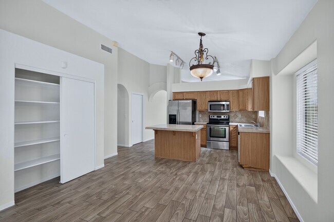 Building Photo - 8998 E Laurie Ann Dr