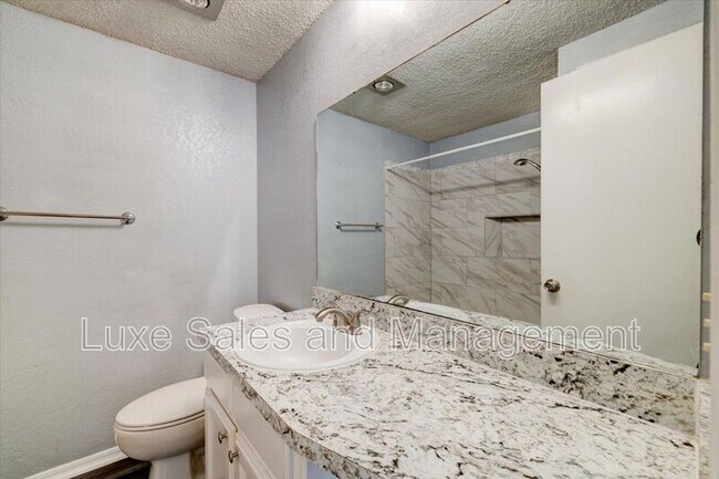 Building Photo - 8506 S Drexel Pl