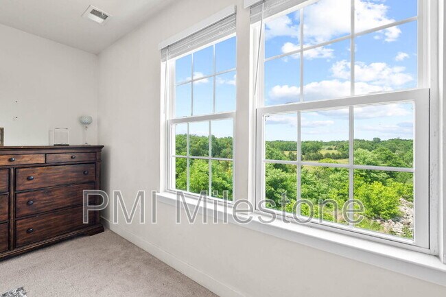 Building Photo - 367 Ontario Dr